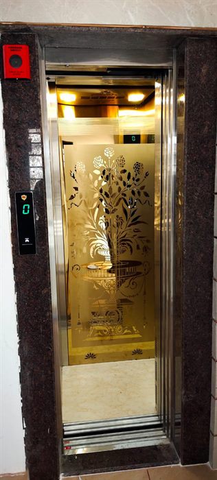 Elevator door and cabin installation work